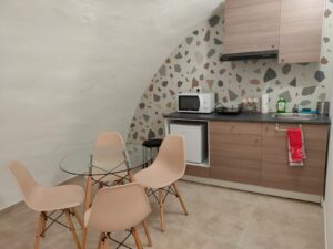 Cucina attrezzata della Camera Giordano presso B&B Arco Gentile